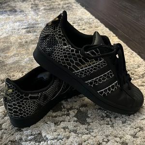Adidas superstar snake print 8